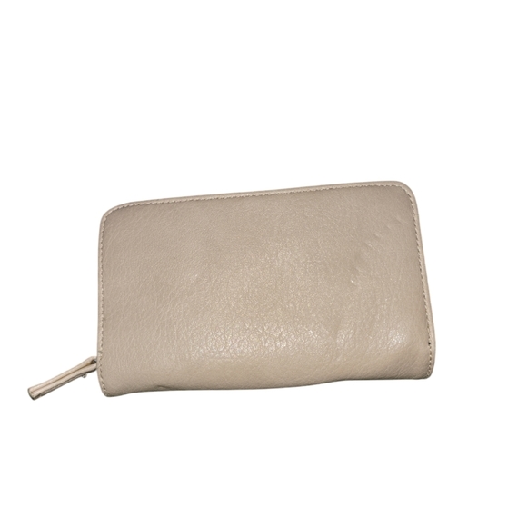 Womens Tahari Wallet In Excellent Conditon With Identity Theft Liner! - Picture 2 of 4